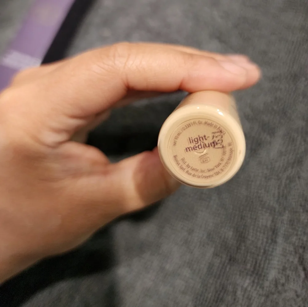NEW! Tarte Shape Tape Concealer- light medium - Picture 6 of 6
